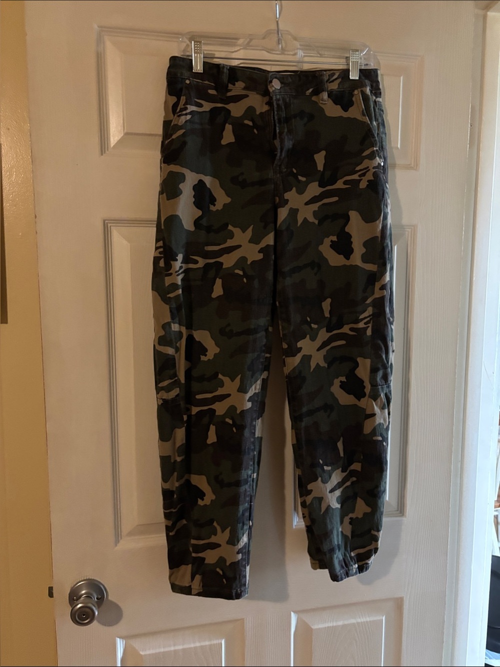 Women's Camouflage Straight-Leg Pants - Olive Green Camo